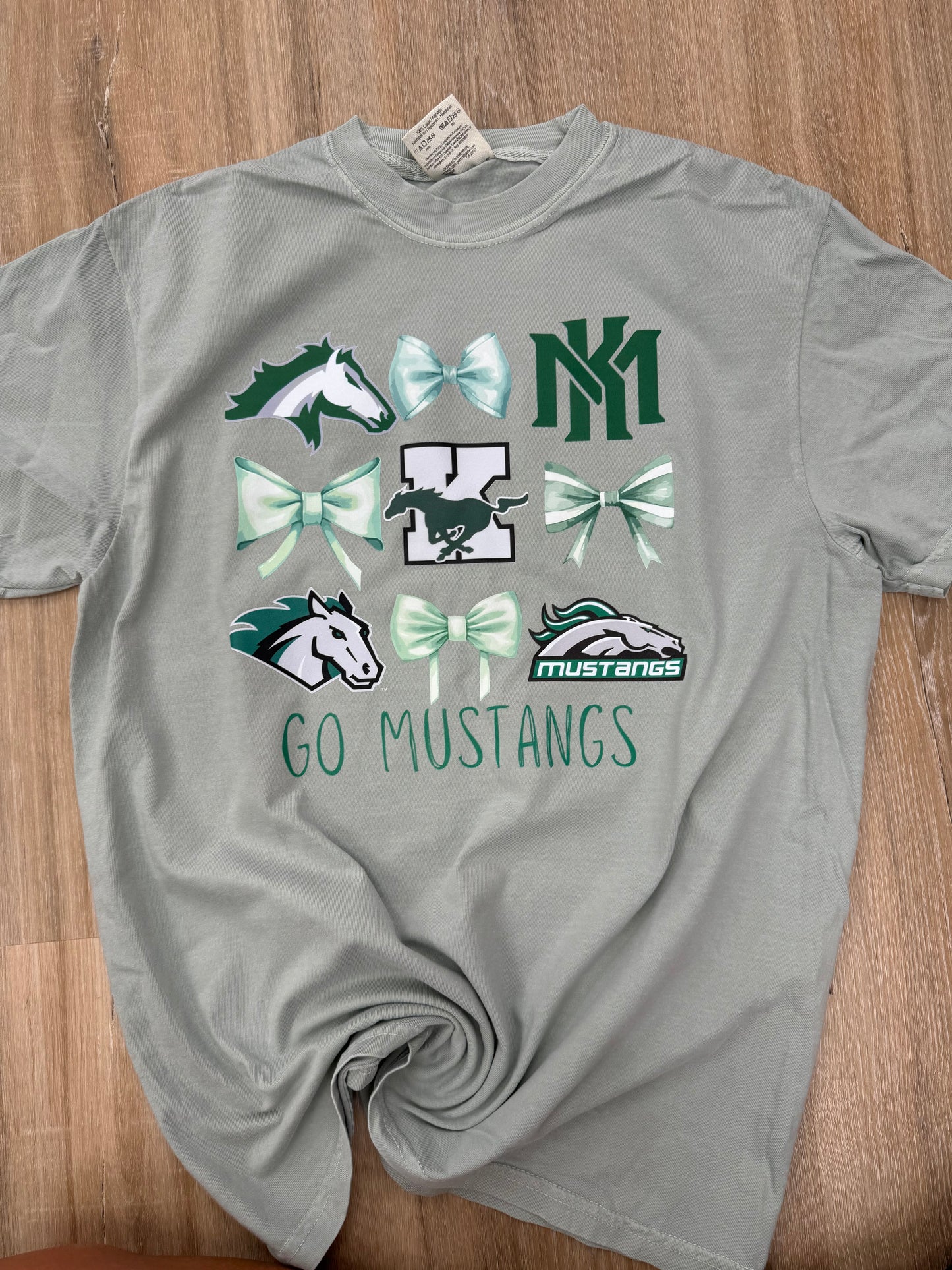 Kennesaw Mountain Mustangs Bay Green Bow Collage Tee