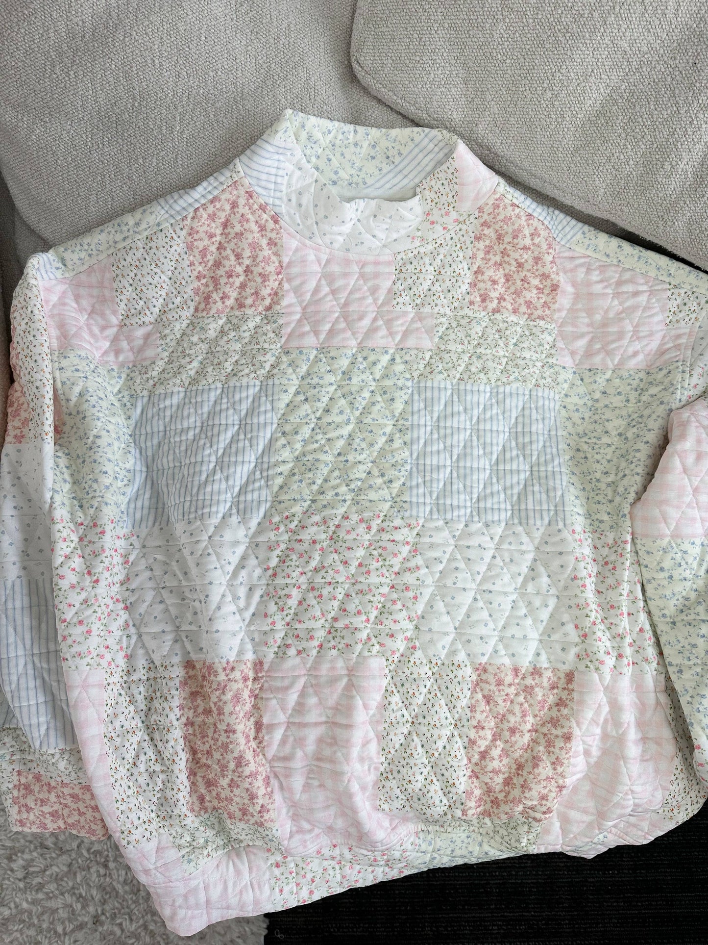 Quilted Pastel Mockneck Sweatshirt: Pastel