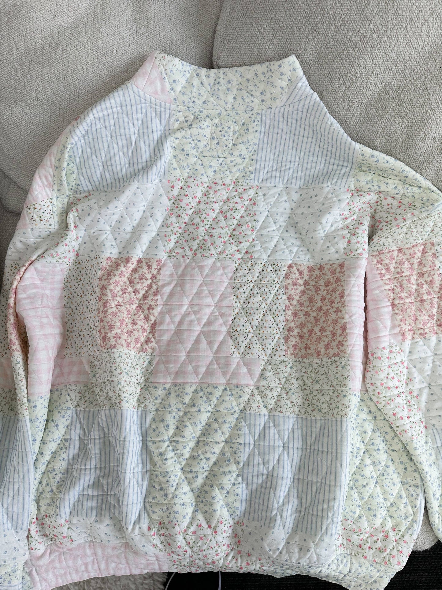 Quilted Pastel Mockneck Sweatshirt: Pastel