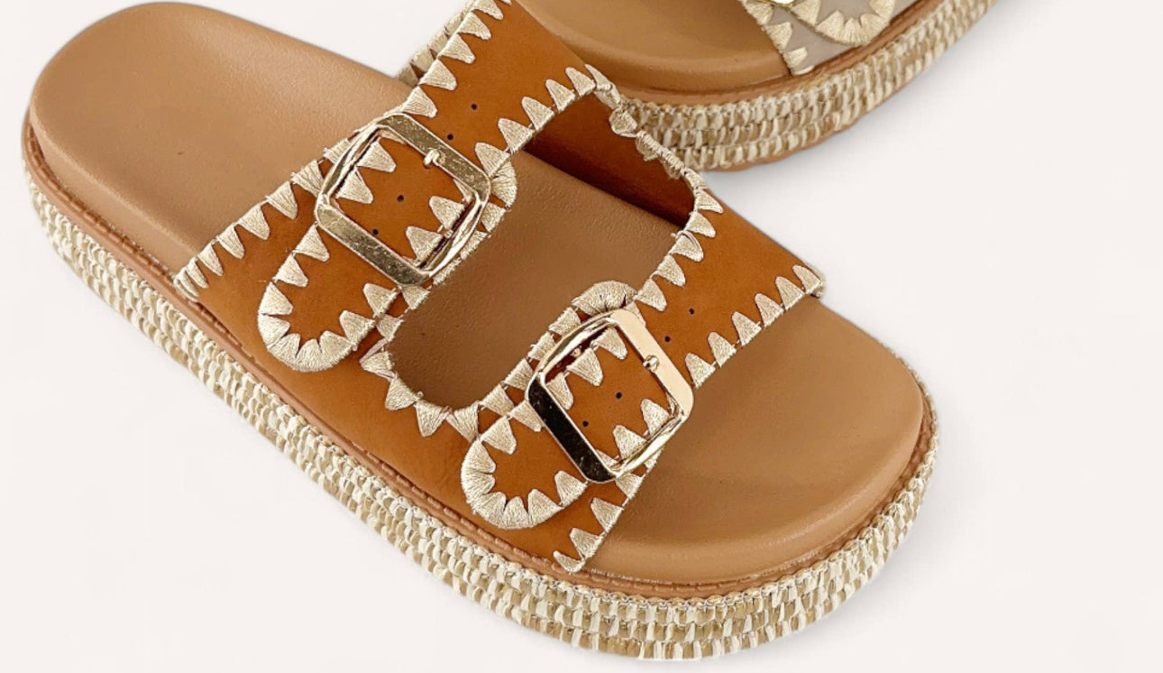 PLATFORM SANDAL WITH STITCHES: TAN