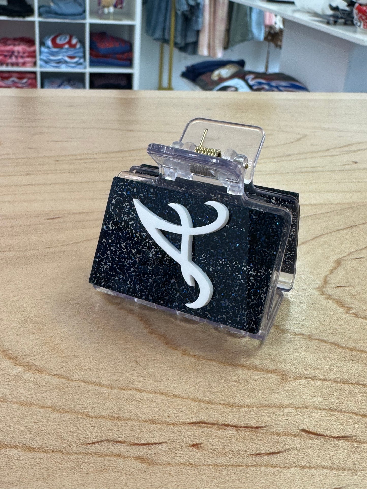 Braves A Small Glitter Hair Clip