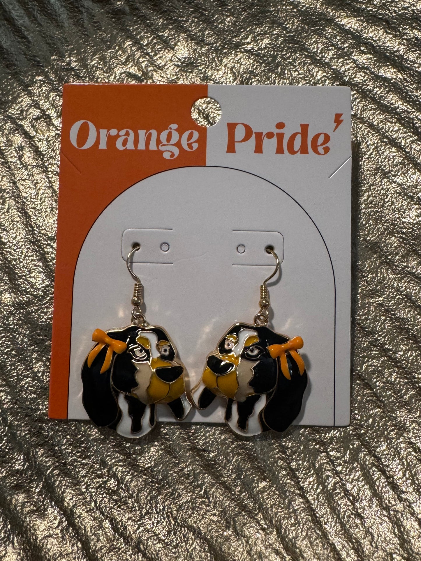 Tennessee Smokey with bow earring