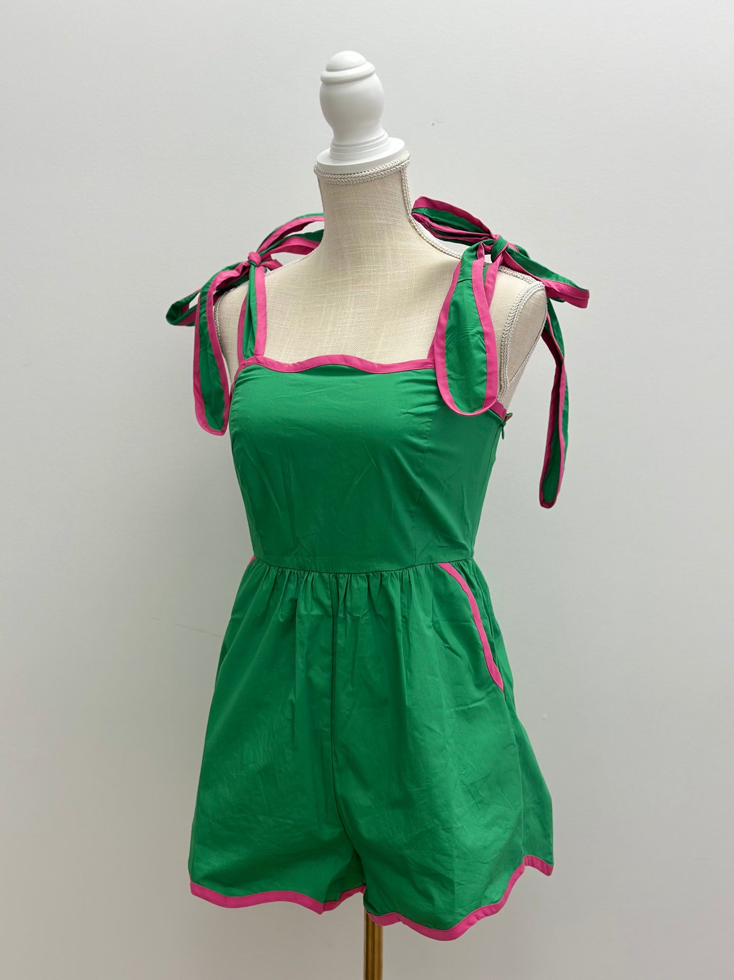 Contrasting Scallop Edge Romper With Self Shoulder Ties