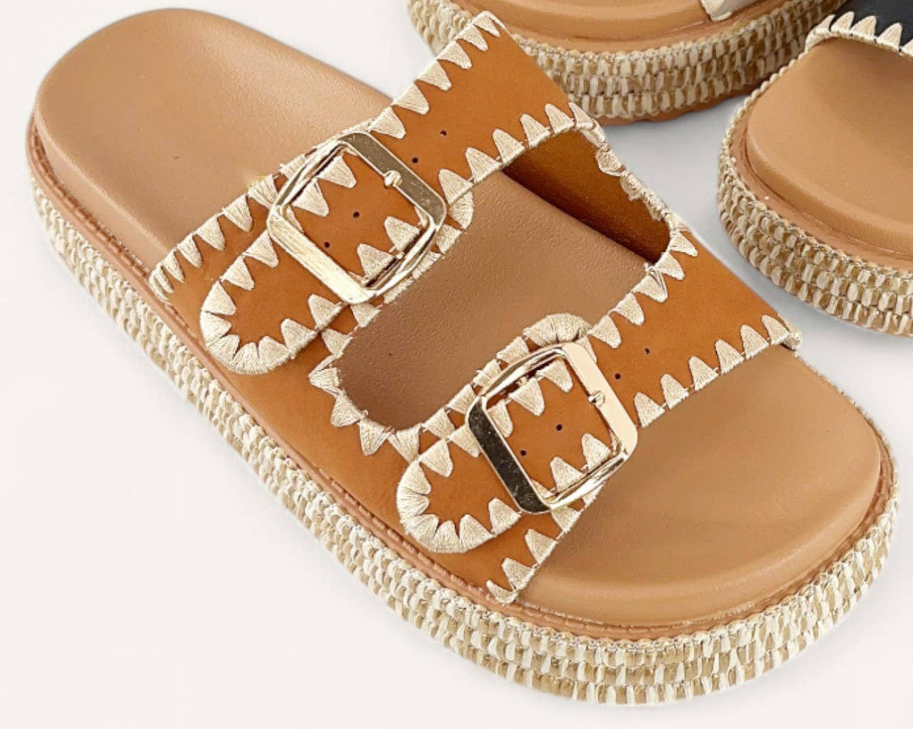 PLATFORM SANDAL WITH STITCHES: TAN
