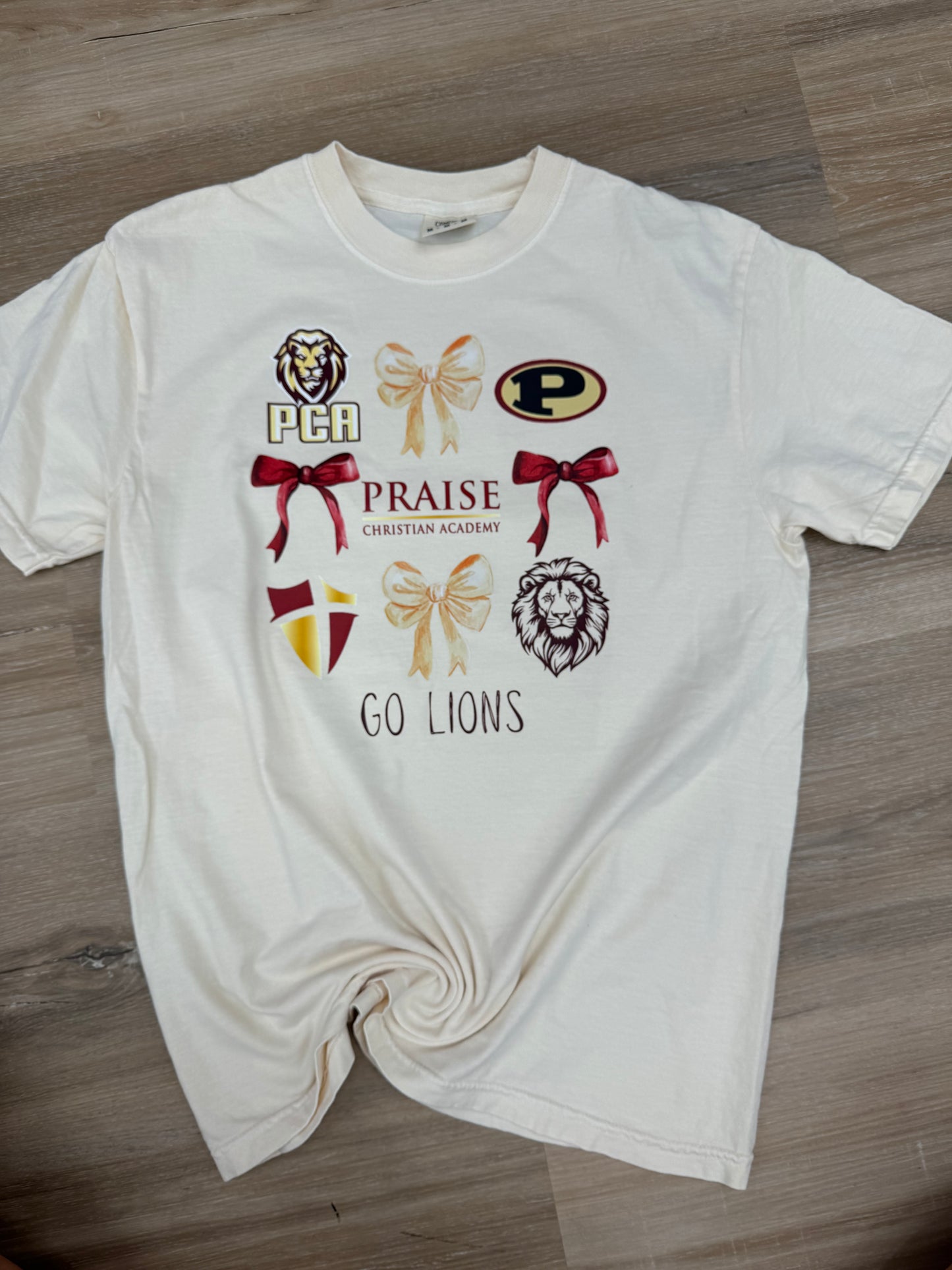 Praise Lions Bow Collage Tee