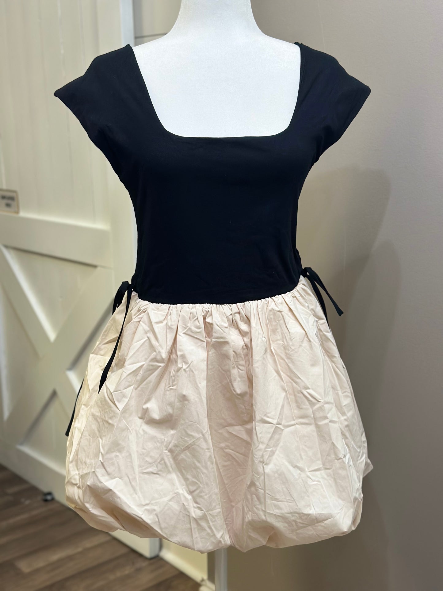 Bubble Mini Dress - Cream / Black