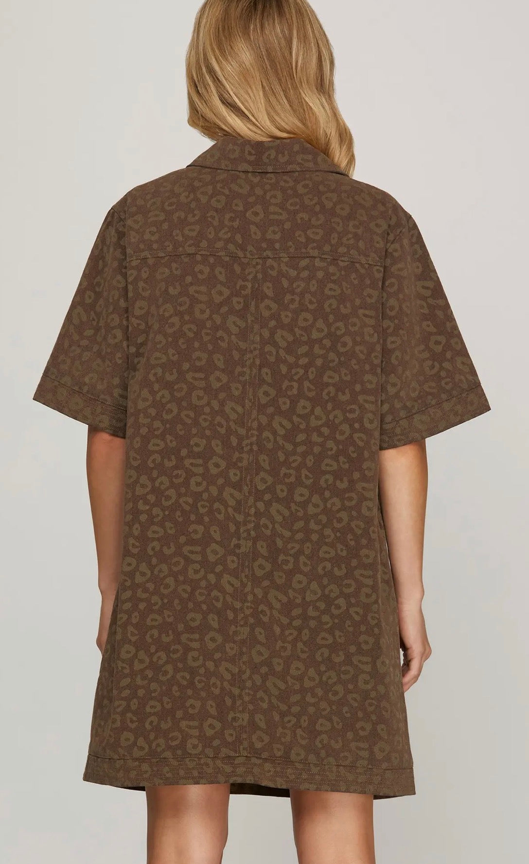 SHORT SLEEVE WOVEN WASHED ANIMAL PRINT COLLARED MINI DRESS WITH STITCHING DETAIL AND POCKETS