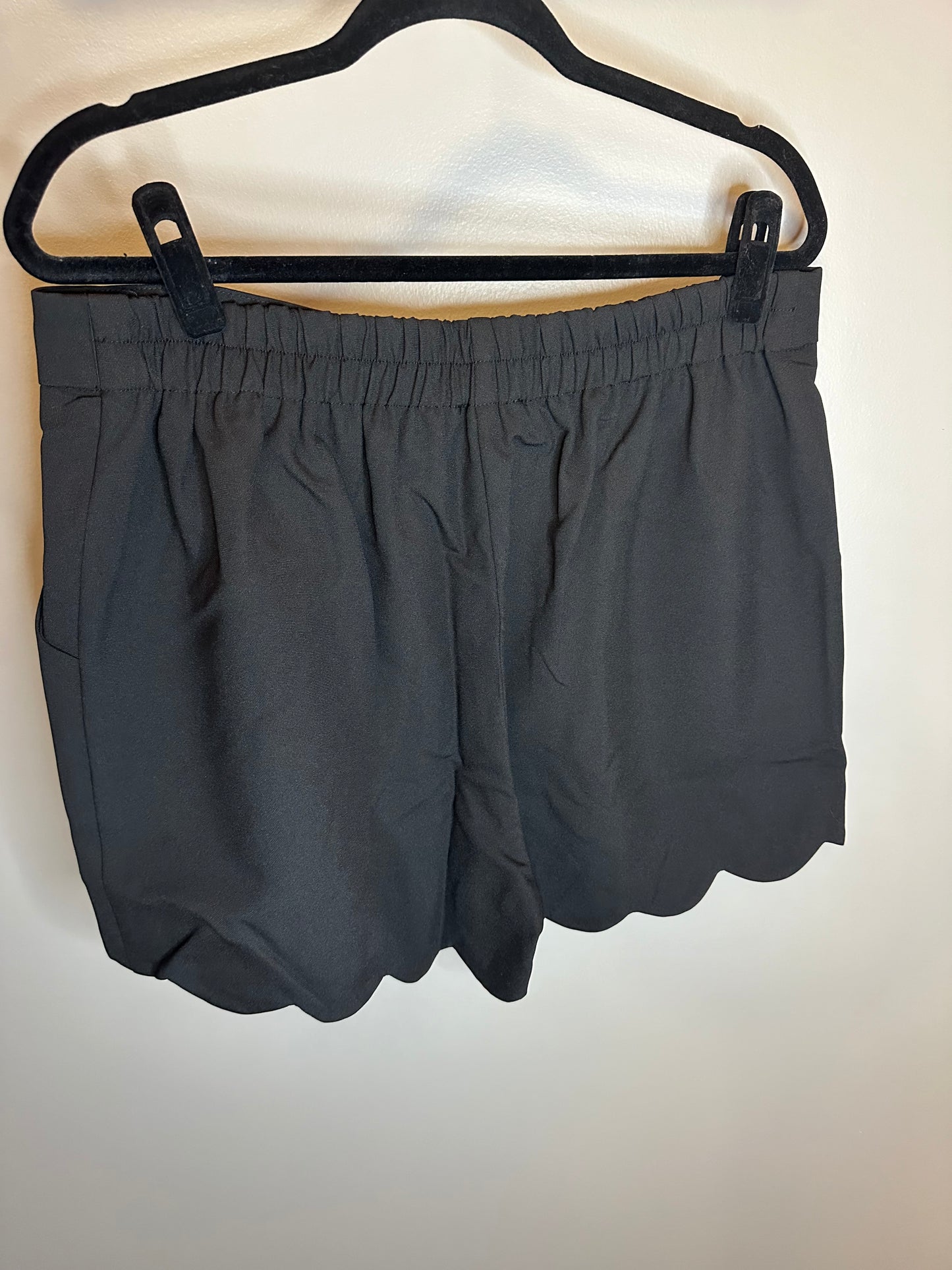 HIGH WAISTED SCALLOP SHORTS