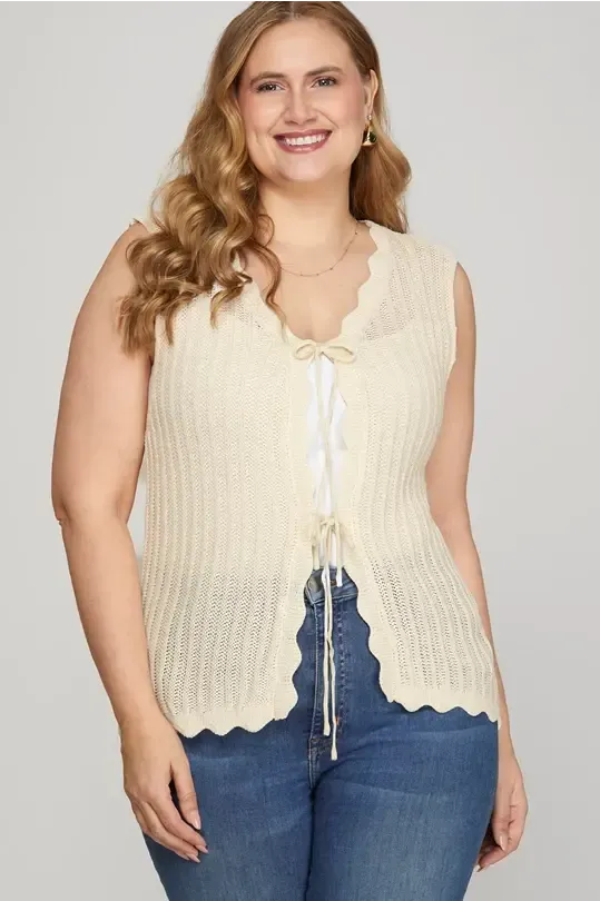 CREAM SLEEVELESS SCALLOP SWEATER VEST WITH FRONT TIE