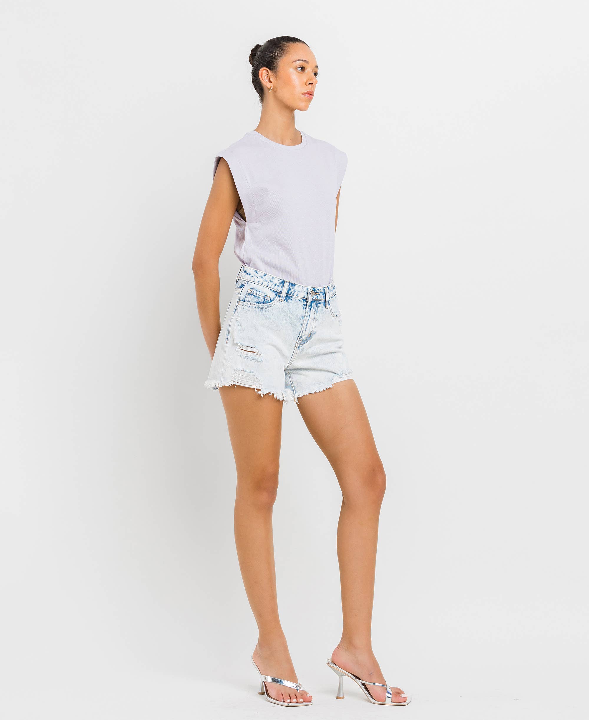 HIGH RISE DISTRESSED SHORTS V2810