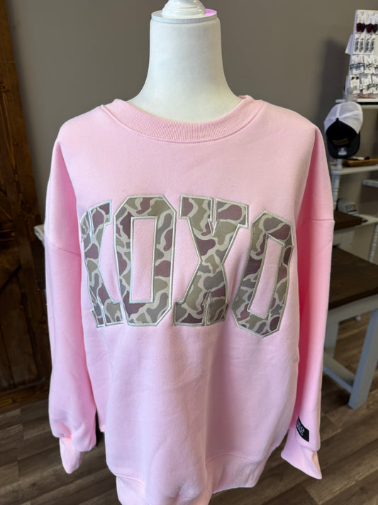 LULU MAC CAMO XOXO PINK EMBROIDERED SWEATSHIRT