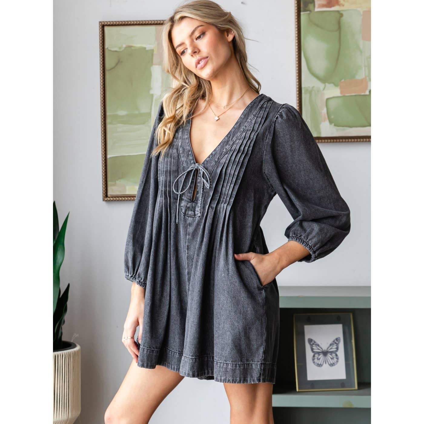 V-neck Puff Sleeve Denim Romper: Medium Wash