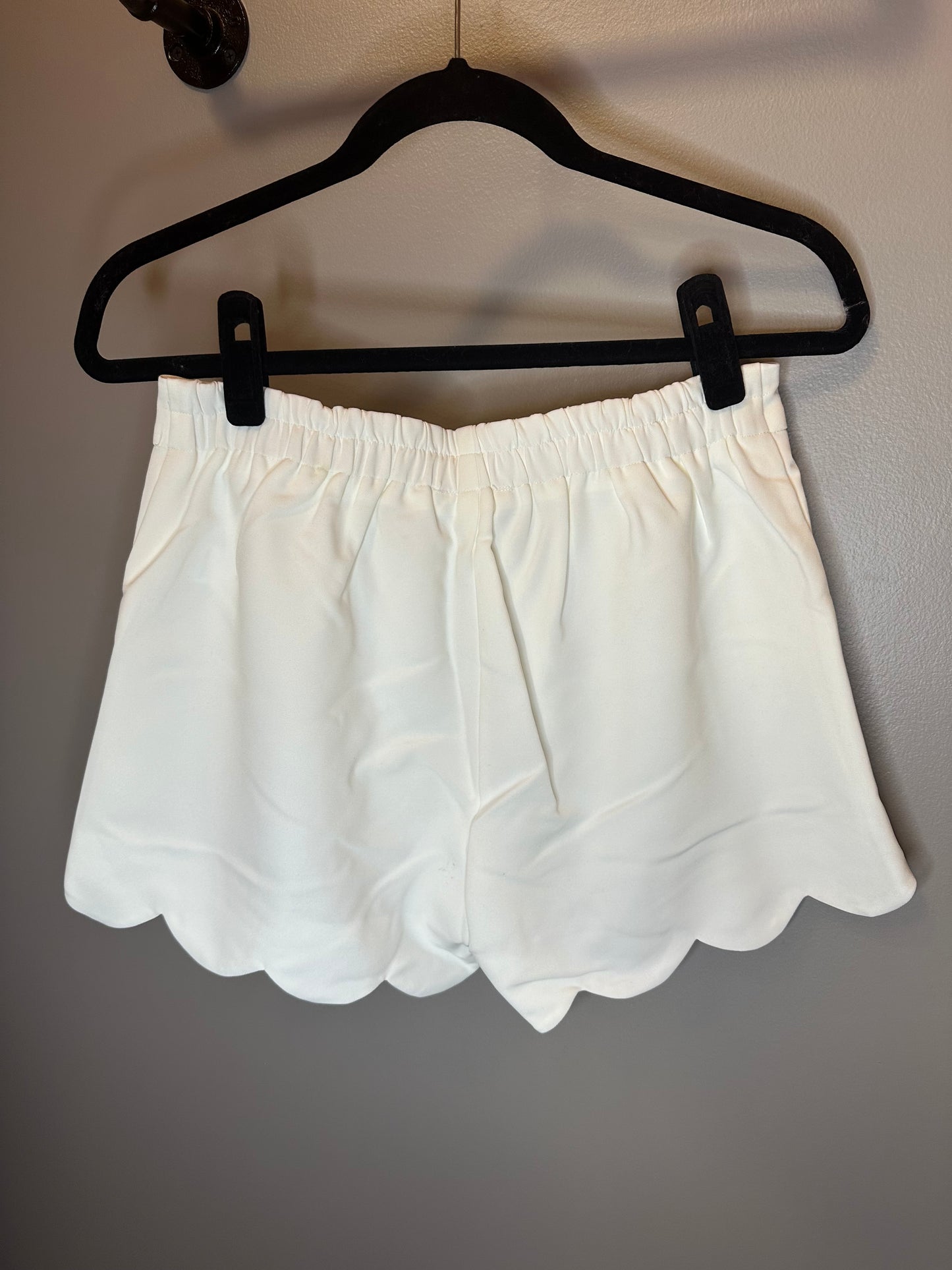 HIGH WAISTED SCALLOP SHORTS