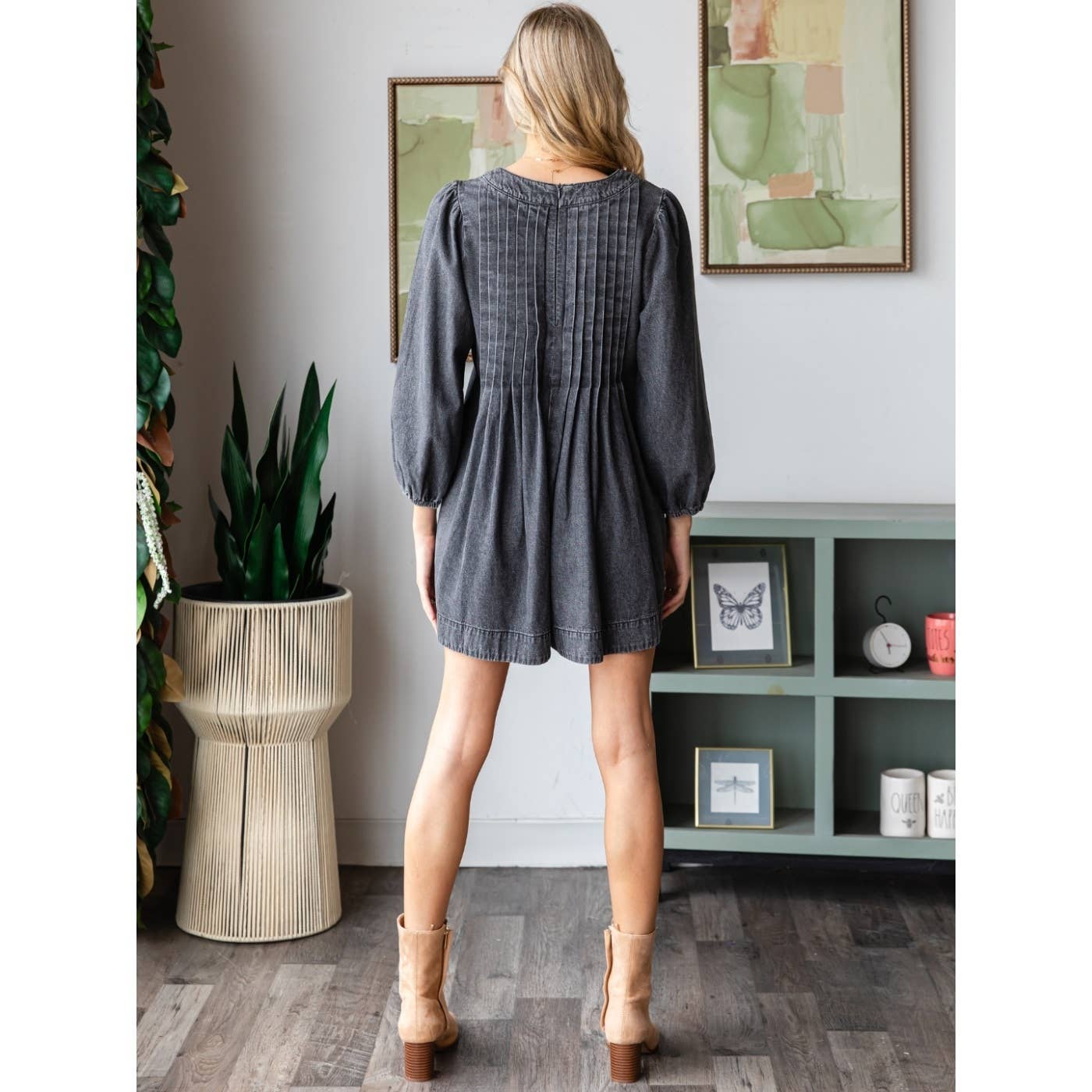 V-neck Puff Sleeve Denim Romper: Medium Wash