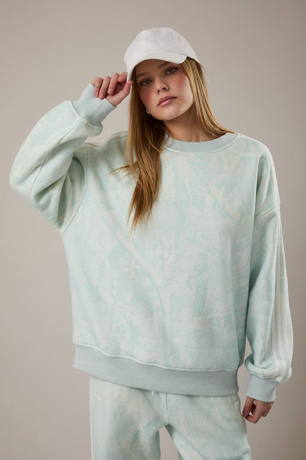 CREW NECK TREE CAMO PRINTED SIDE STRIPE DETAIL SWEATSHIRT: LT PINK CAMO