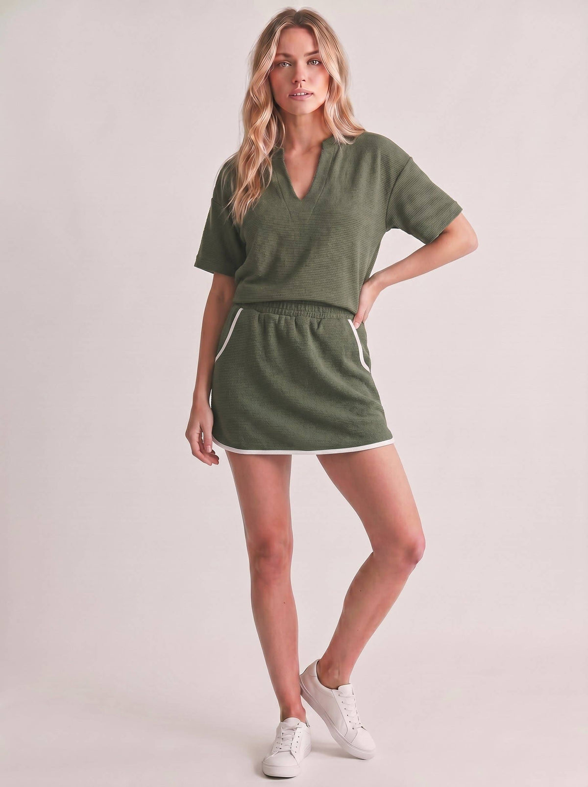 cloudy knit skort with pockets: Olive/Cream