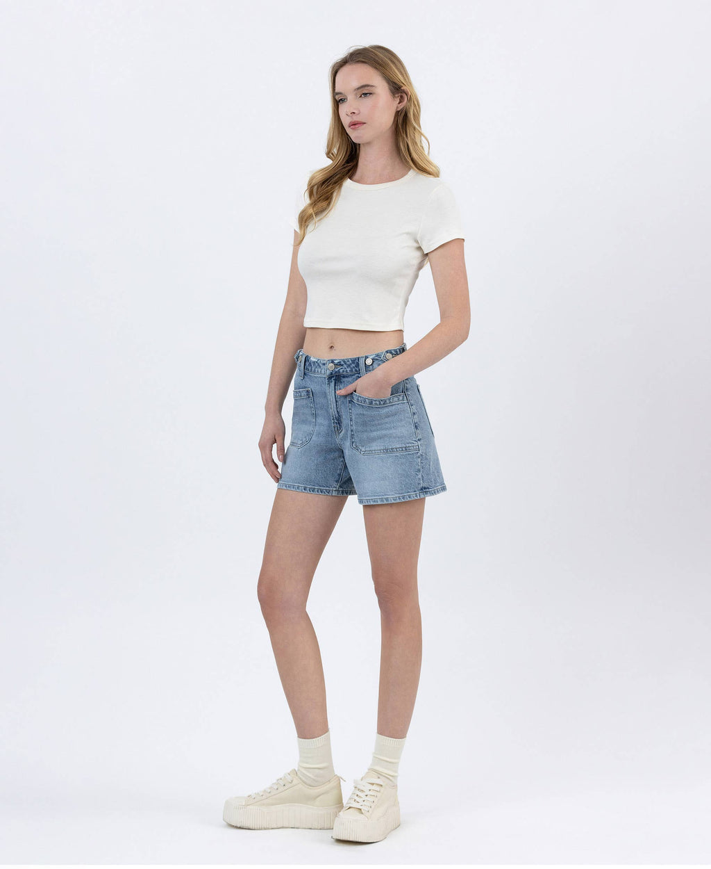 HIGH RISE TABBED WAISTBAND CUFFED DENIM SHORTS T6772