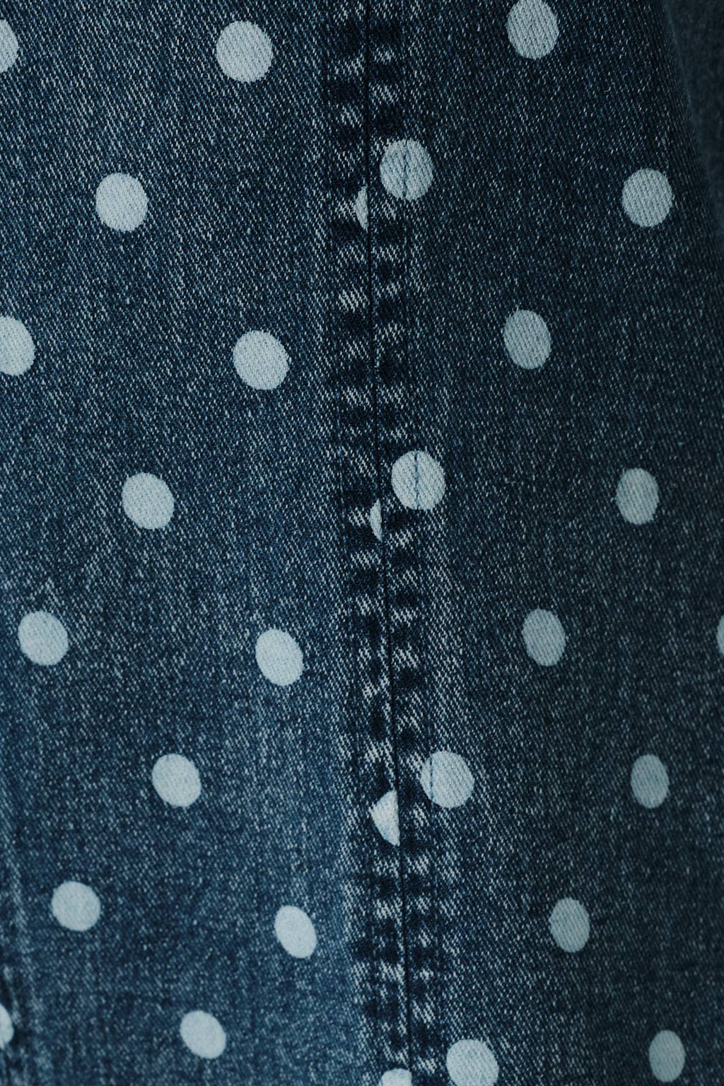 V NECK SLEEVELESS POLKA DOT DENIM ROMPER W. SEAM DETAILS: DENIM-WHITE DOT