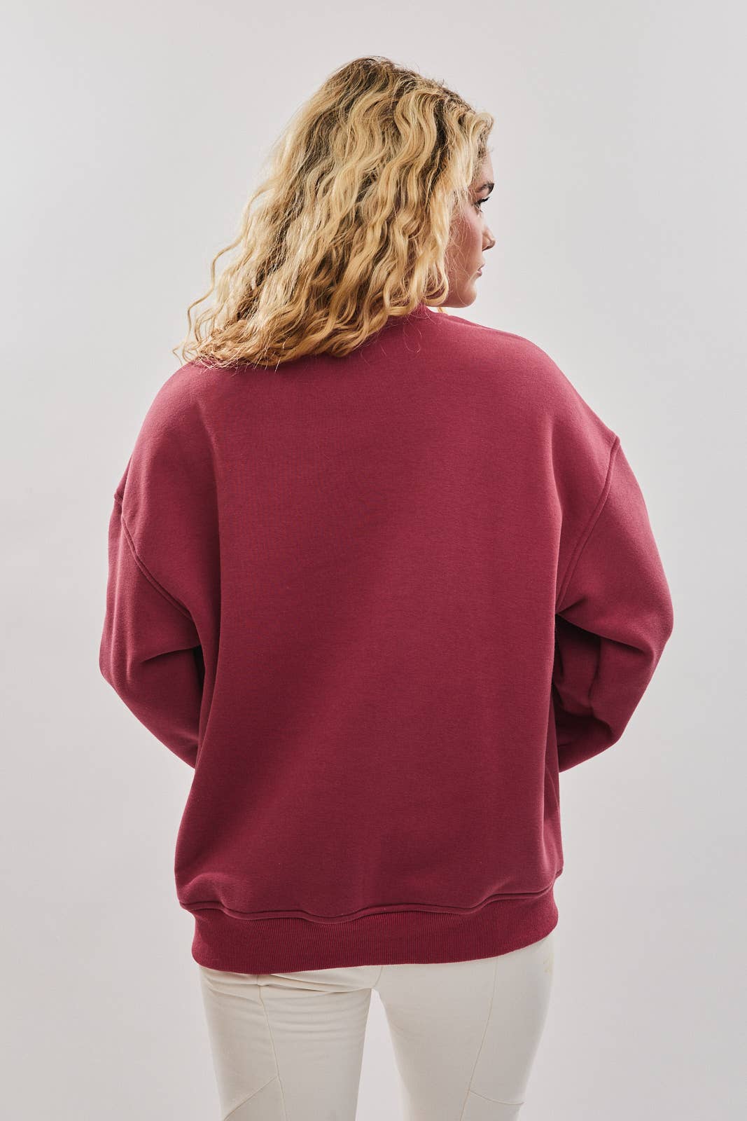 CREW NECK CHRISTMAS GRAPHIC EMBROIDERY SWEATSHIRT