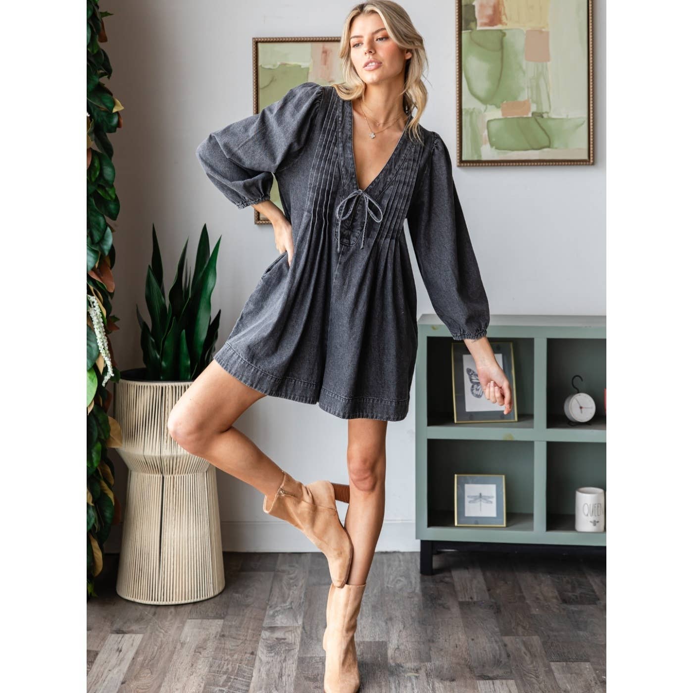 V-neck Puff Sleeve Denim Romper: Medium Wash