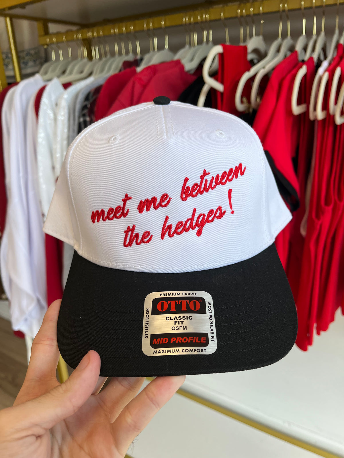 meet me between the hedges - white/black embroidered hat