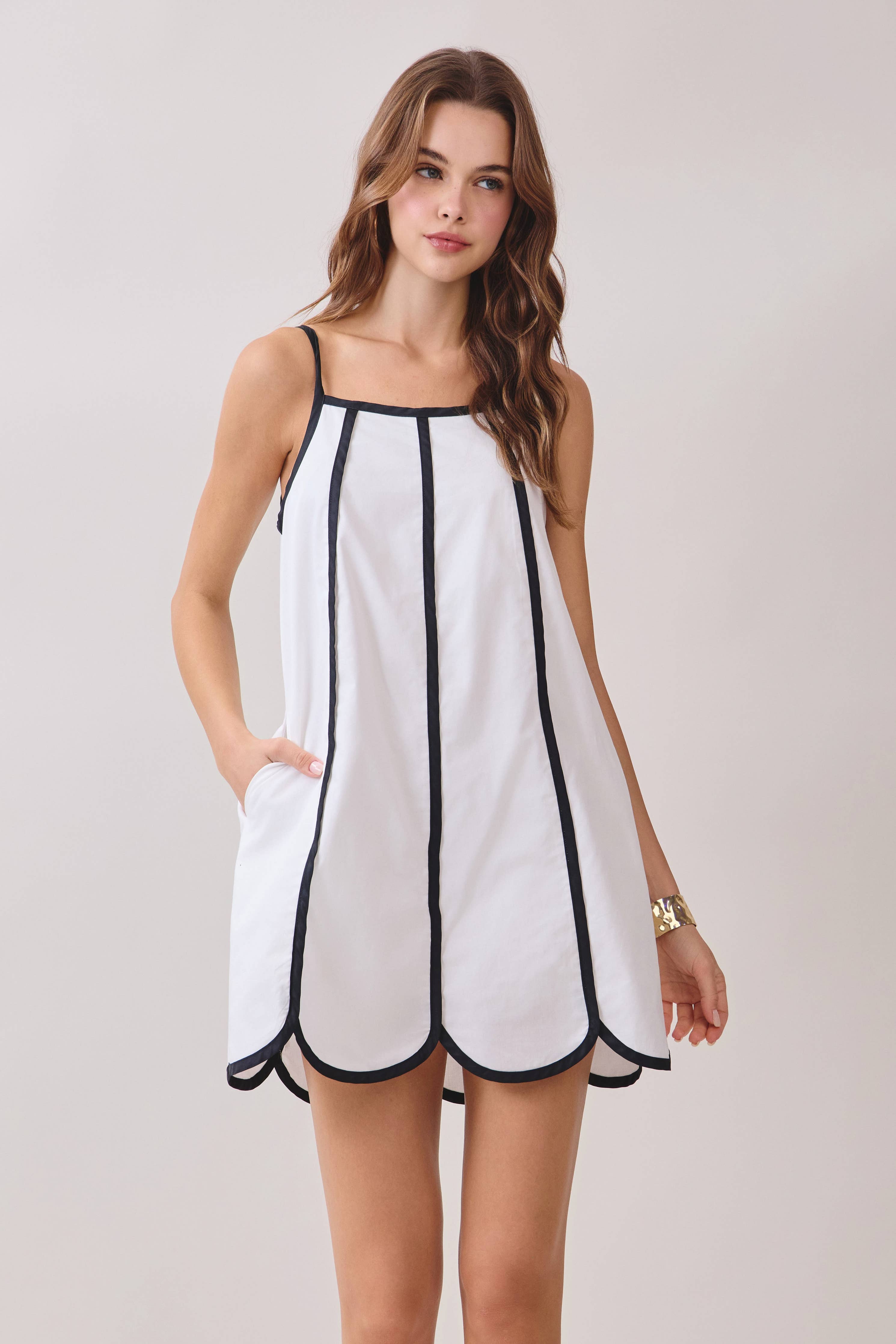Contrast Trims Detail Scalloped Hem Mini Dress: White
