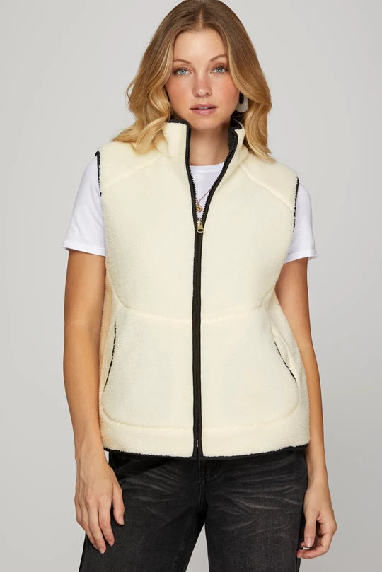 BLACK/CREAM REVERSIBLE FLEECE AND QUILTED VEST