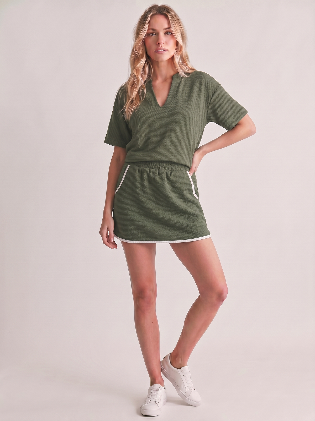 cloudy knit skort with pockets: Olive/Cream