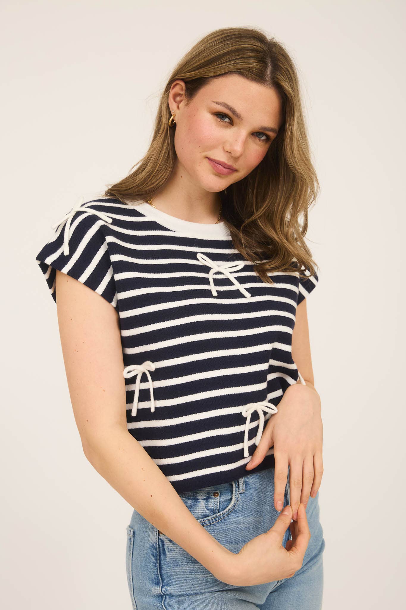 STRIPE BOW DETAIL SHORT SLEEVE KNIT TOP: RED