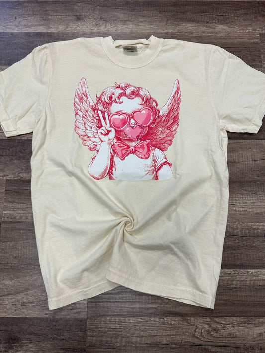 Cupid blowing bubble pink on ivory tee