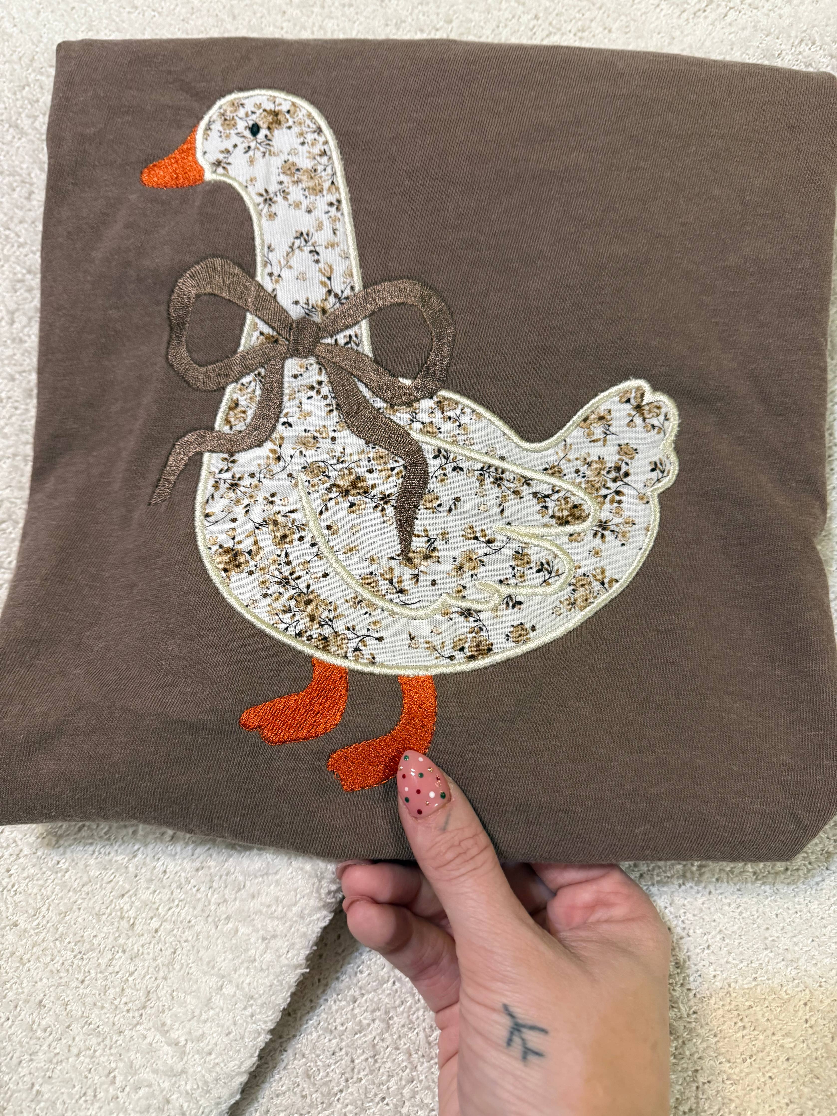 Coquette preppy goose appliqué tshirt