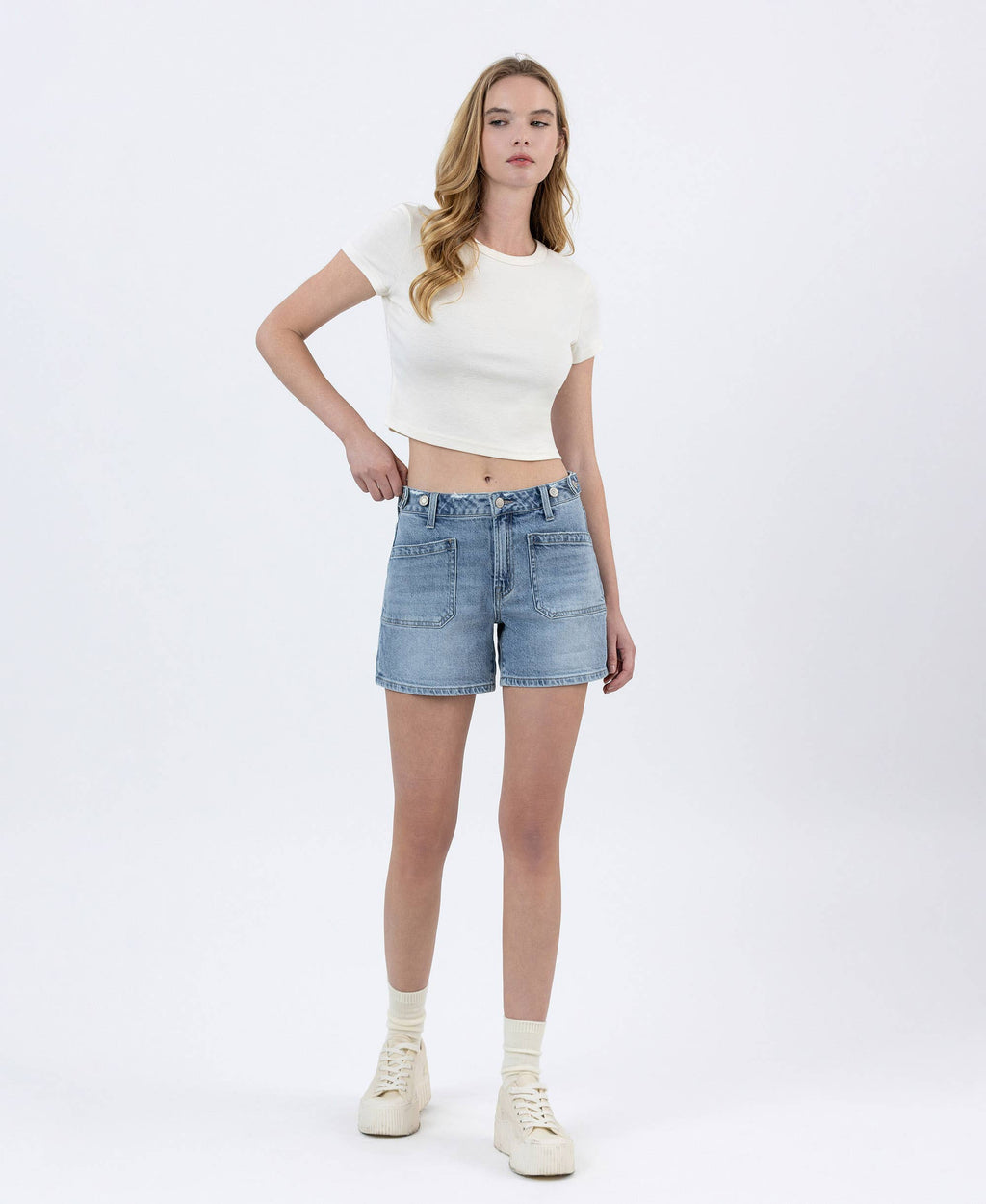 HIGH RISE TABBED WAISTBAND CUFFED DENIM SHORTS T6772