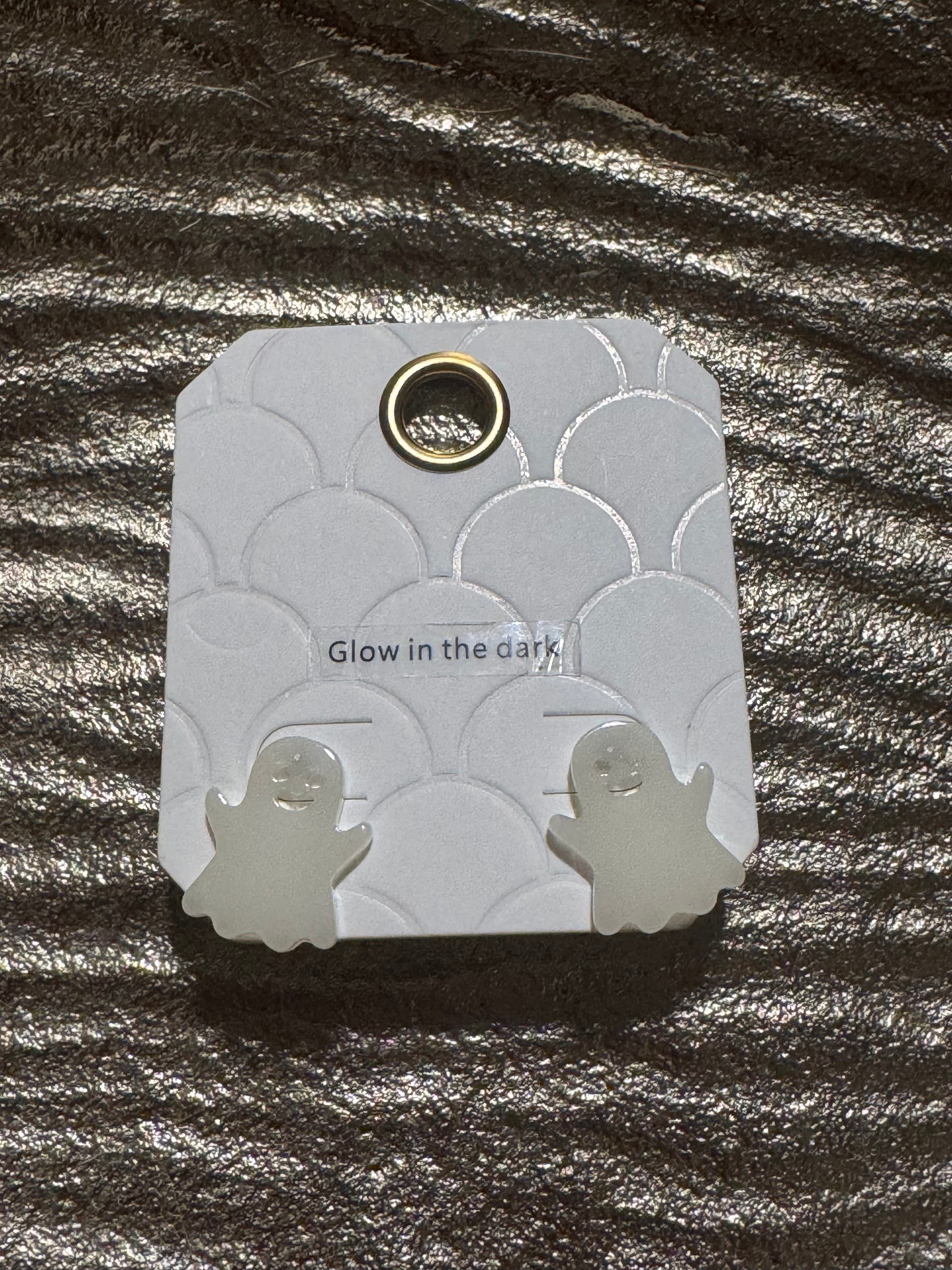 Ghosts glow in the dark studs