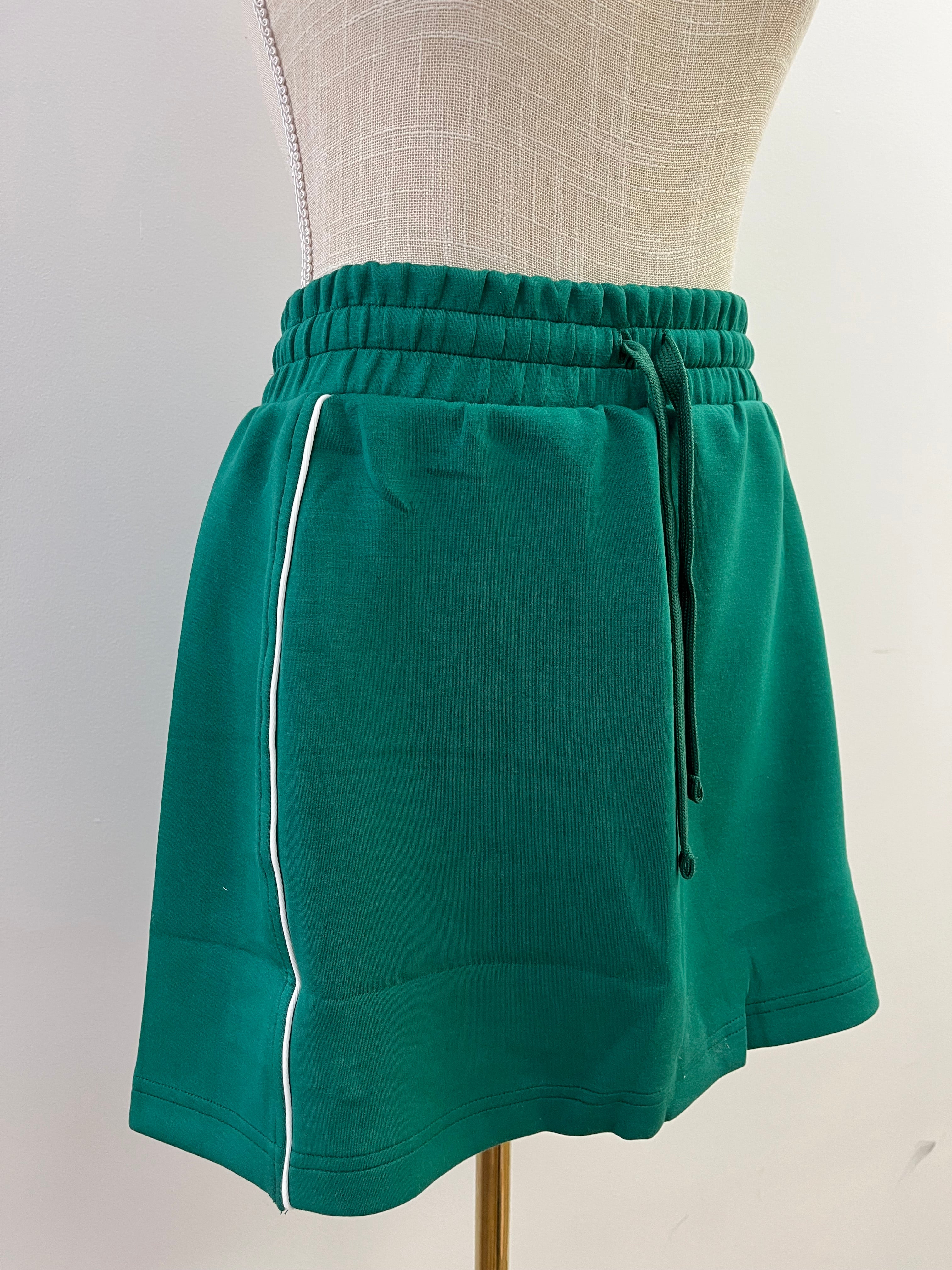 Modal Poly Span Piping Skort- Kelly green/ white