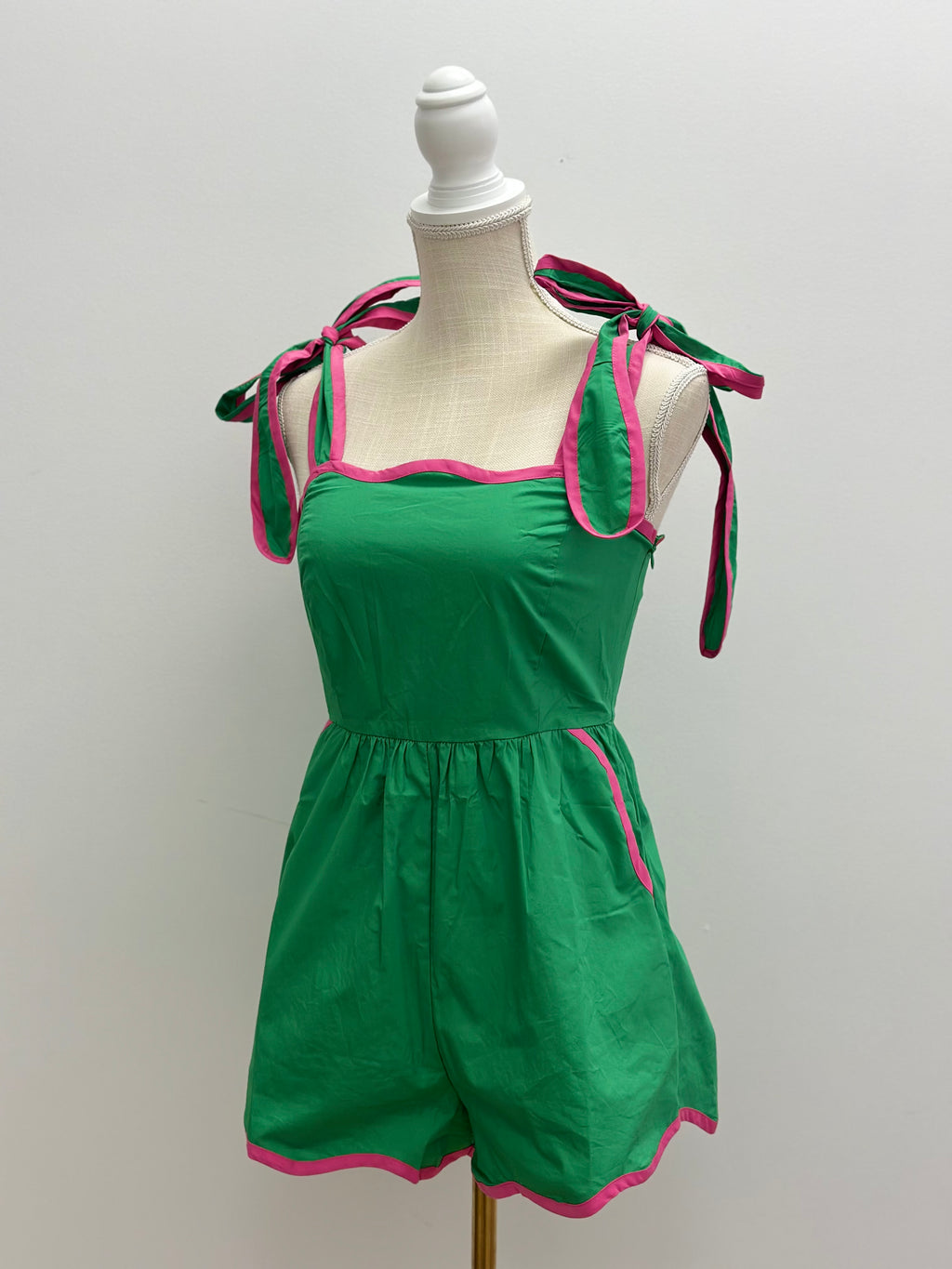 Contrasting Scallop Edge Romper With Self Shoulder Ties