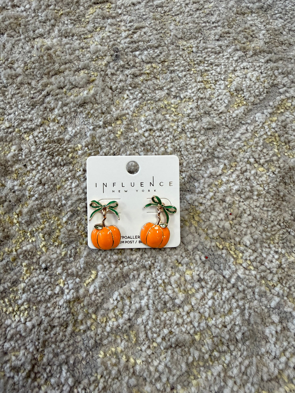 Pumpkin dangle with bow stud