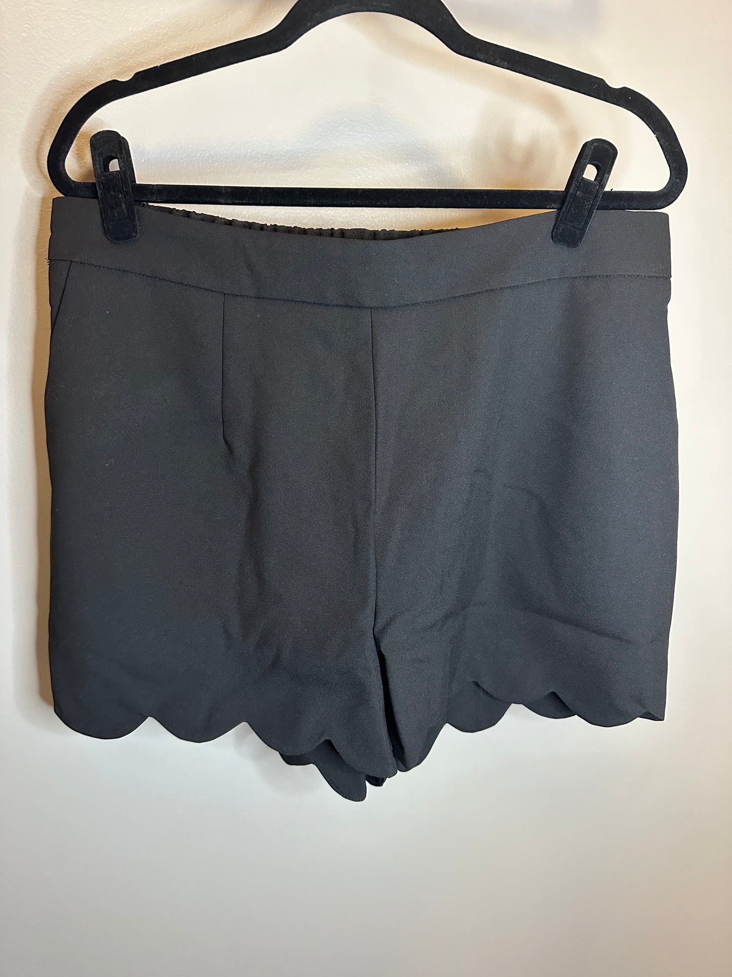 HIGH WAISTED SCALLOP SHORTS