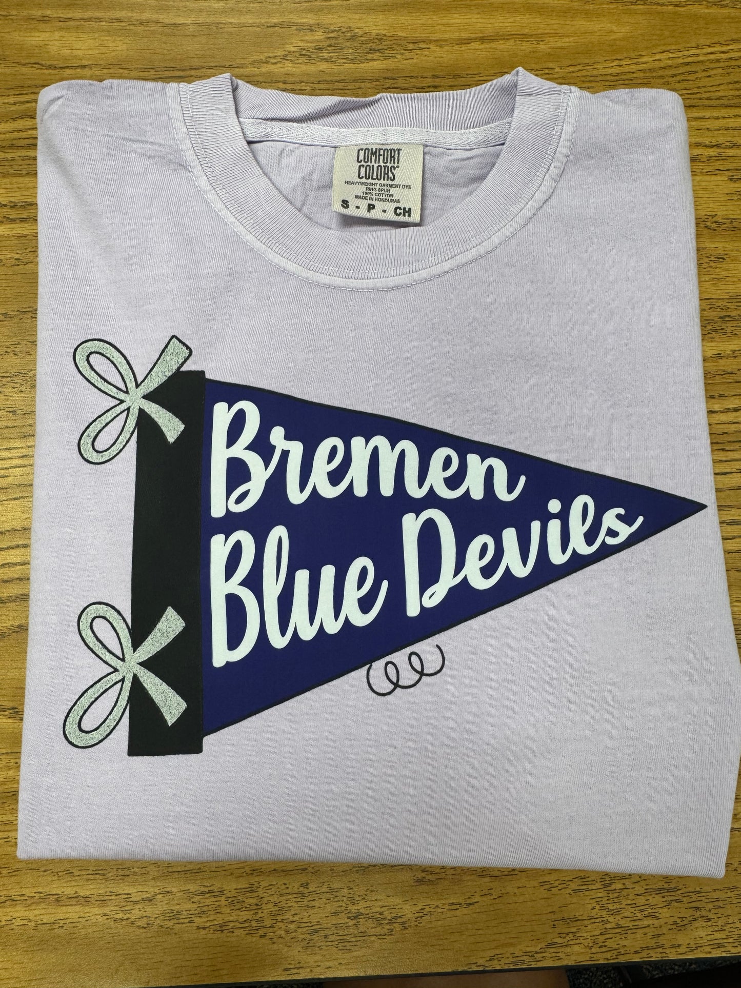 Bremen Blue Devils Pennant flag tee on light purple