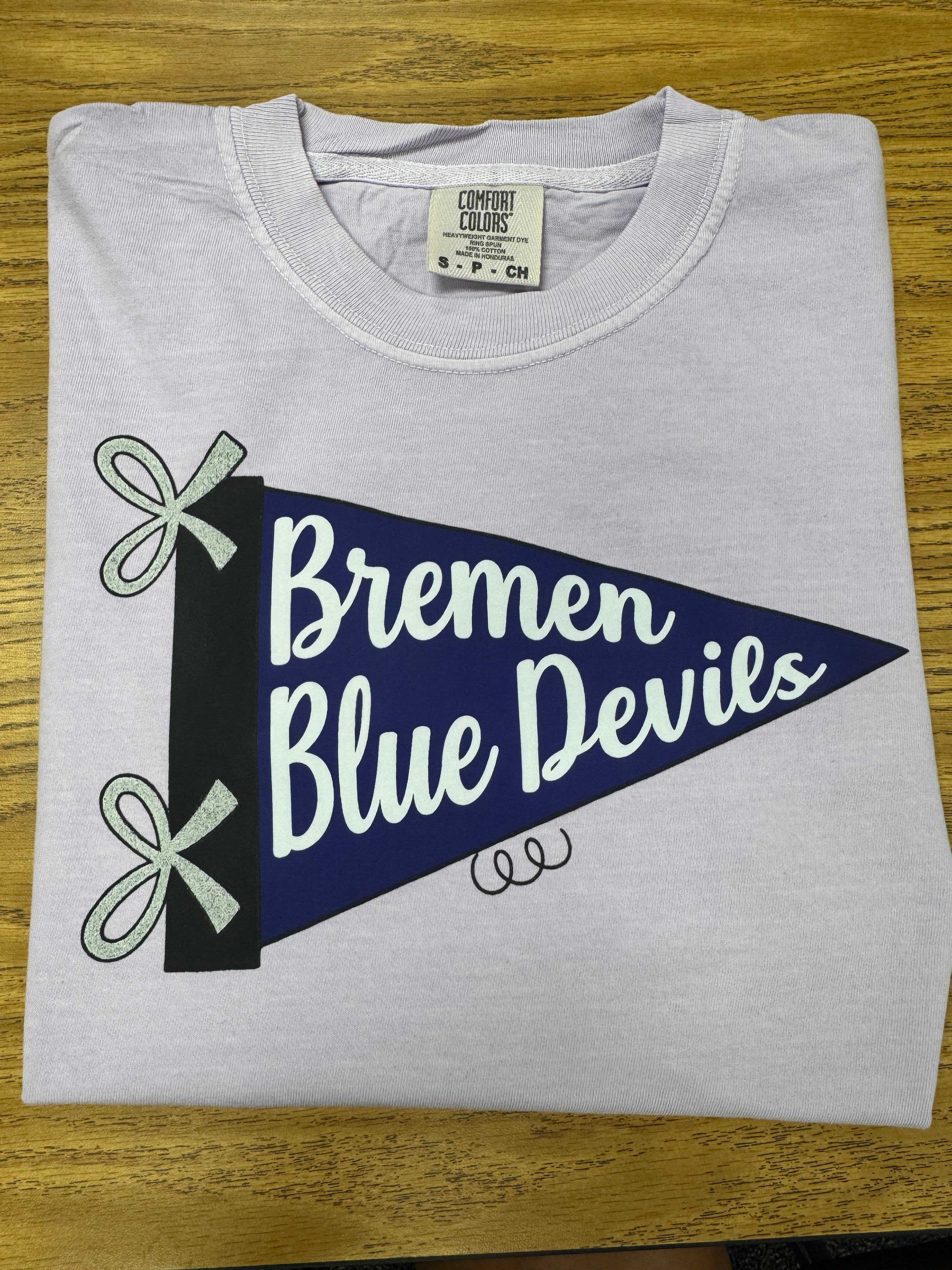Bremen Blue Devils Pennant flag tee on light purple