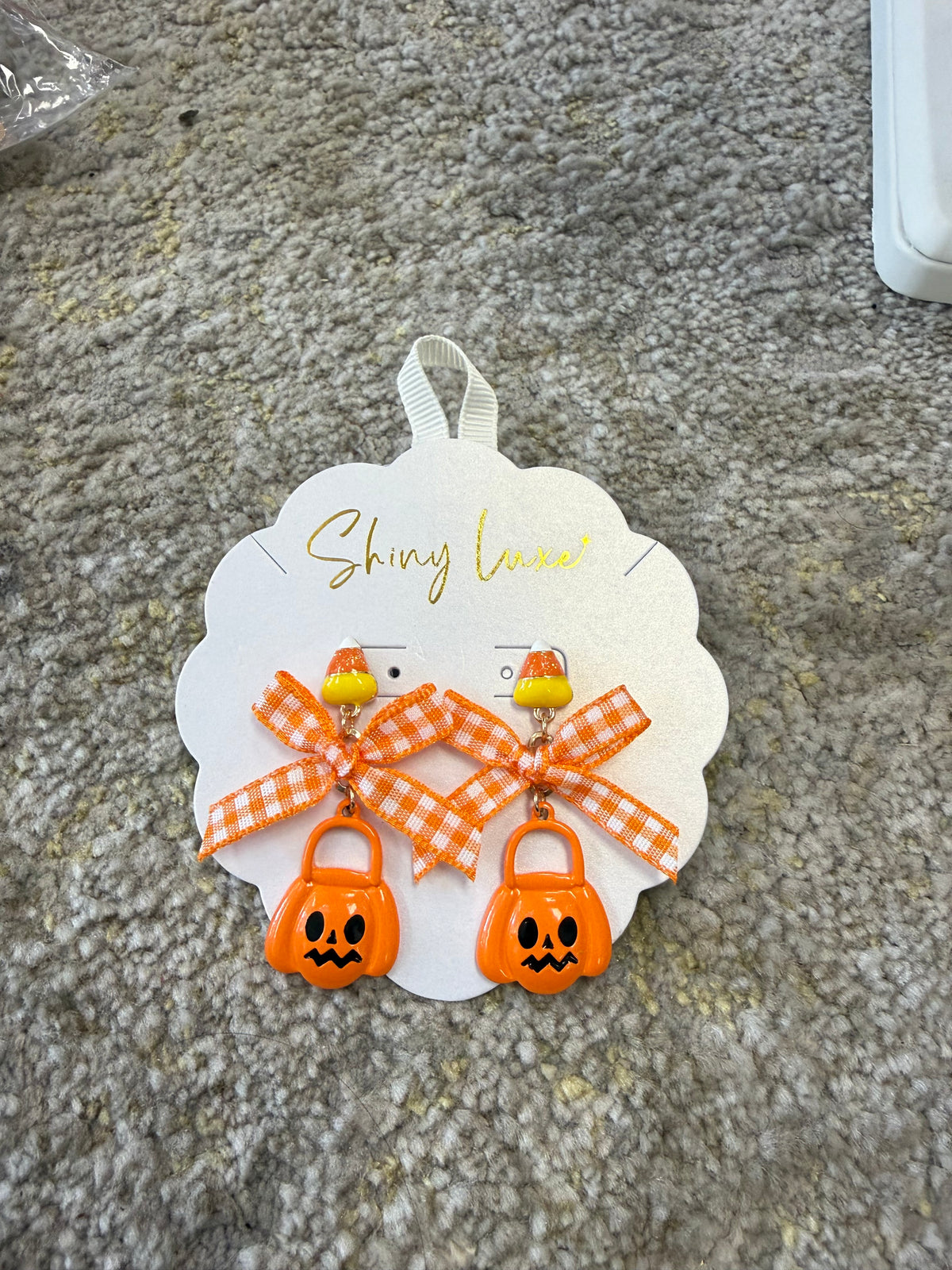 Trick or treating basket dangles