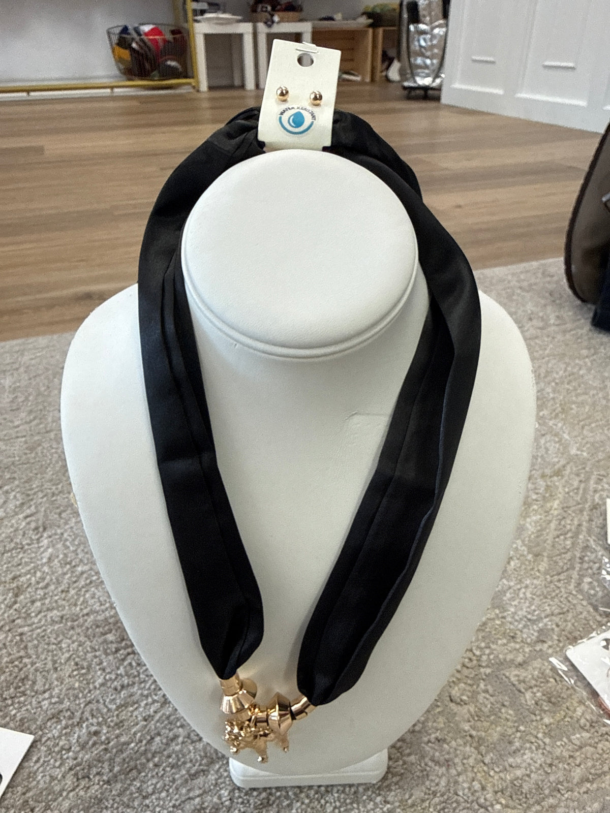 BULLDOG scarf necklace with gold round studs- black