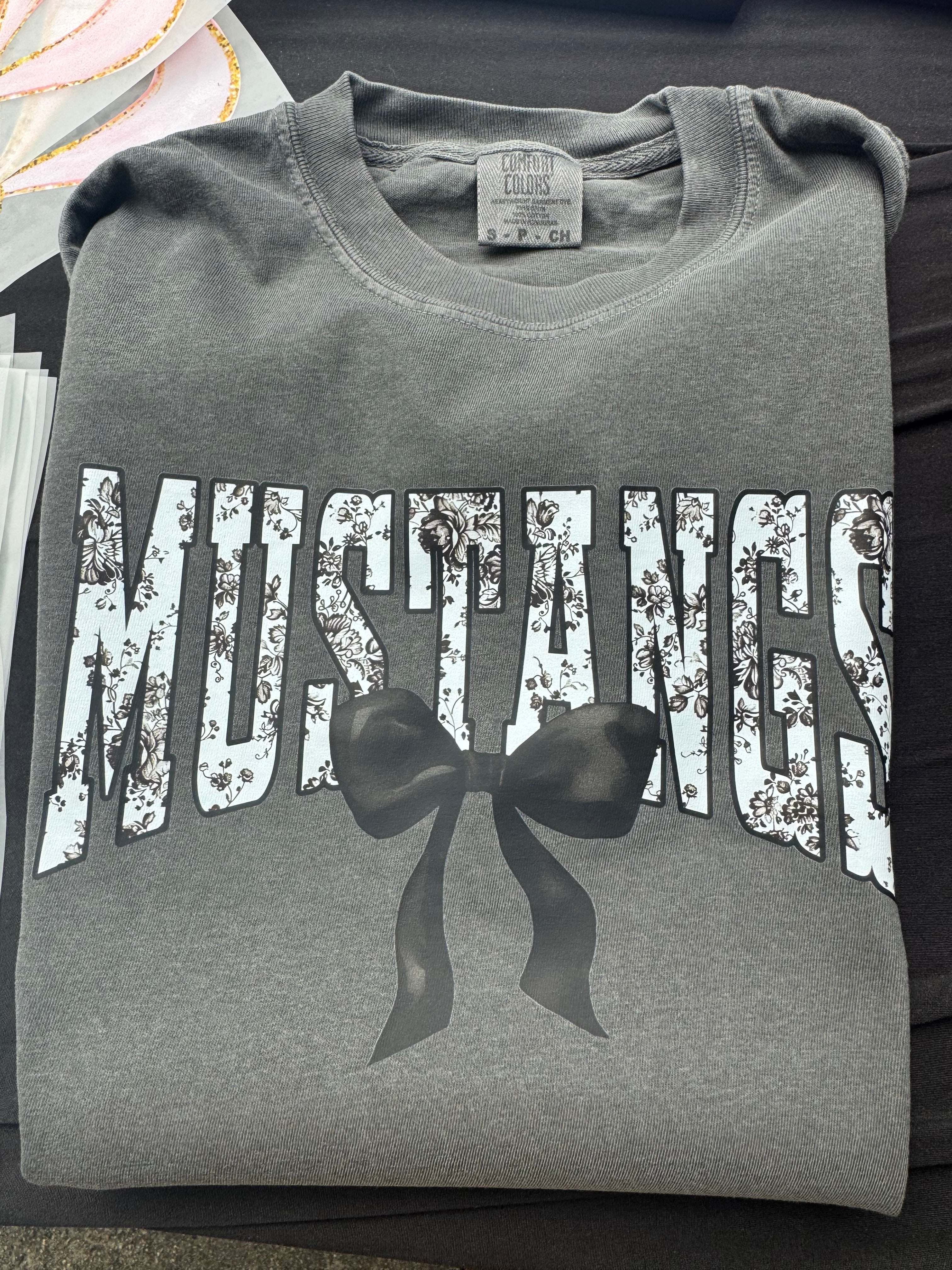 Mustangs Floral Tolie on pepper