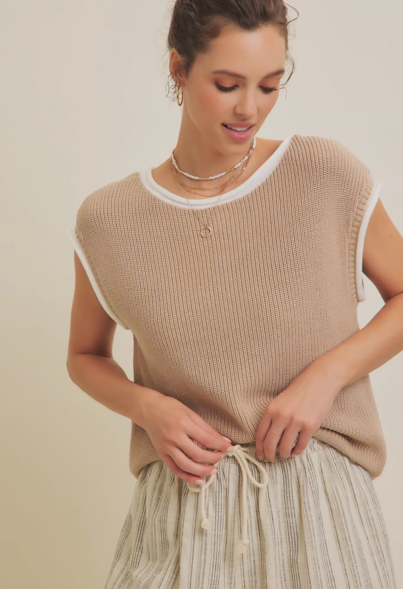Contrast Rolled Edge Knitted Sweater Vest