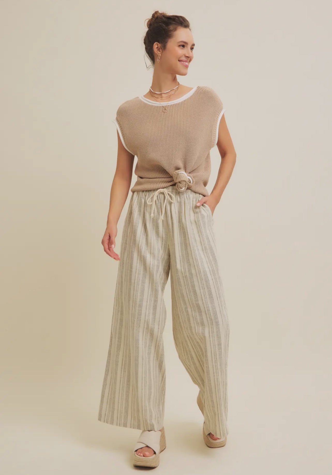 Contrast Rolled Edge Knitted Sweater Vest