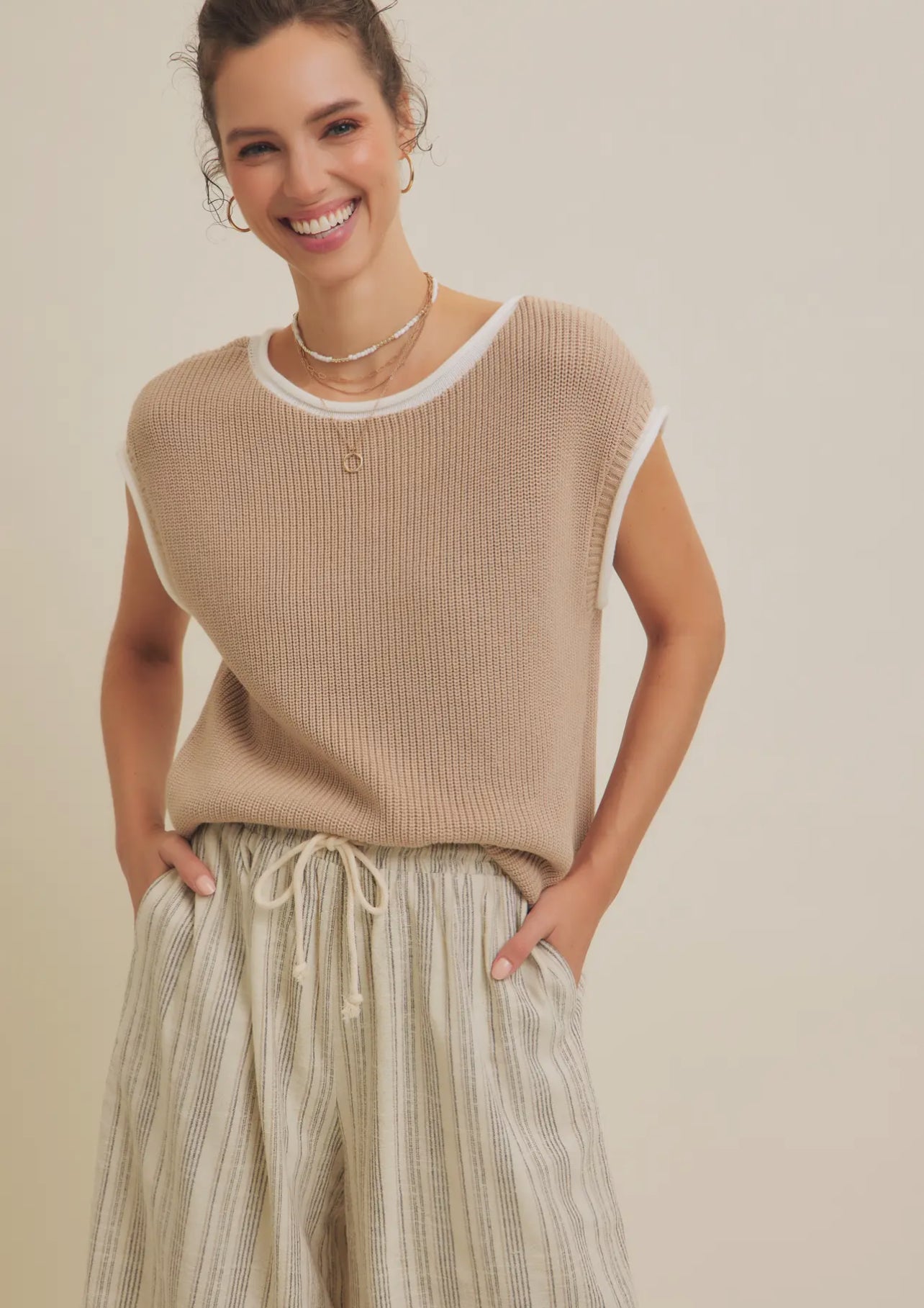 Contrast Rolled Edge Knitted Sweater Vest