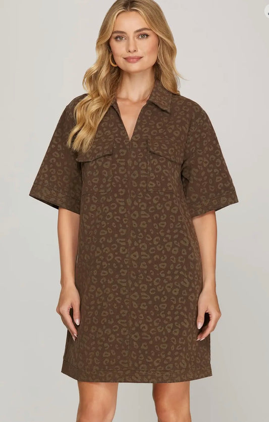 SHORT SLEEVE WOVEN WASHED ANIMAL PRINT COLLARED MINI DRESS WITH STITCHING DETAIL AND POCKETS