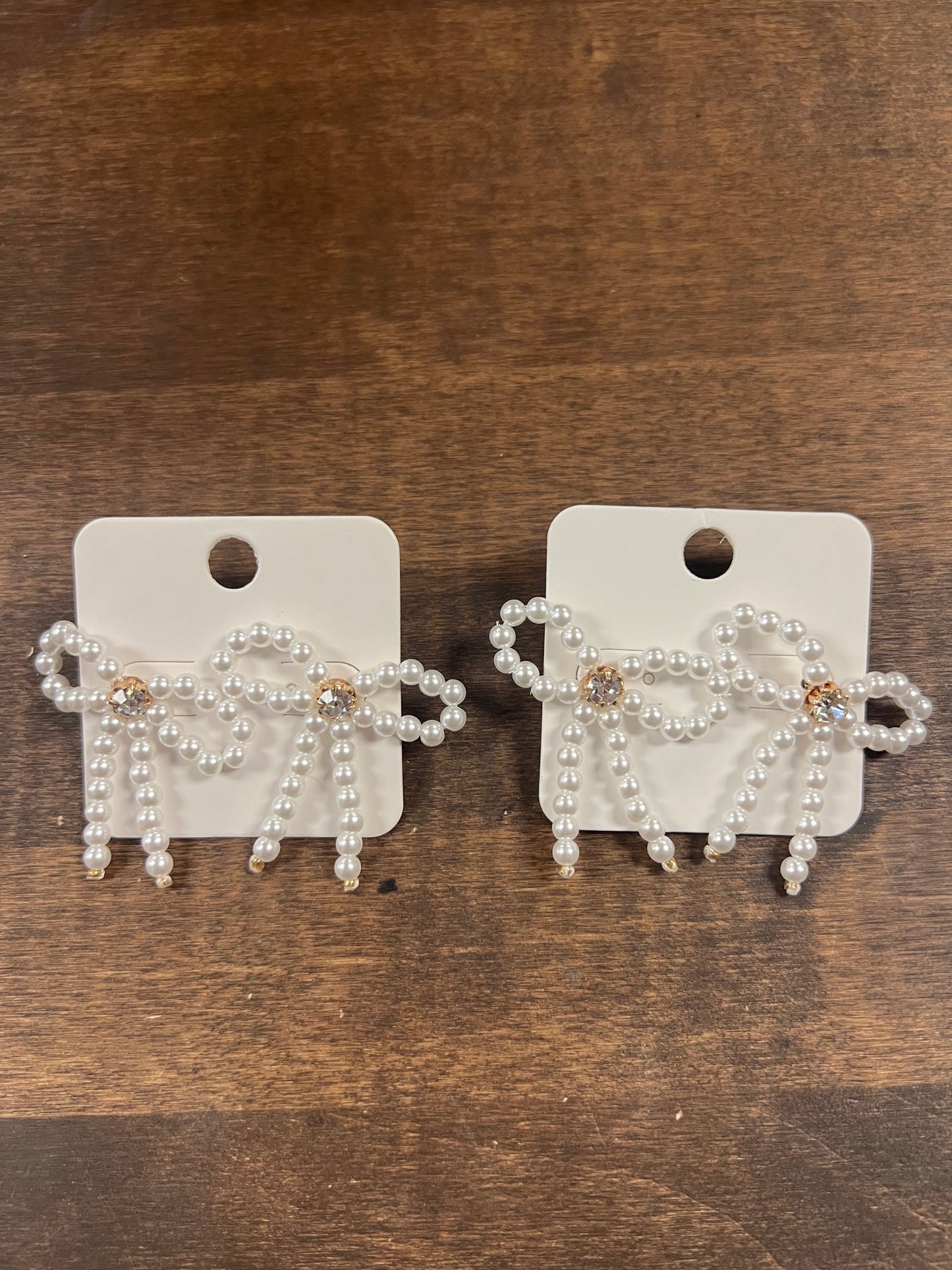 Beaded pearl Bow Studs