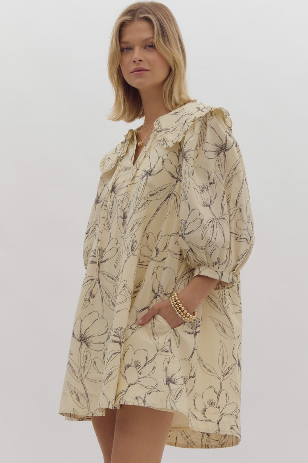 Floral print v-neck 3/4 sleeve mini dress featuring oversized collar detail.