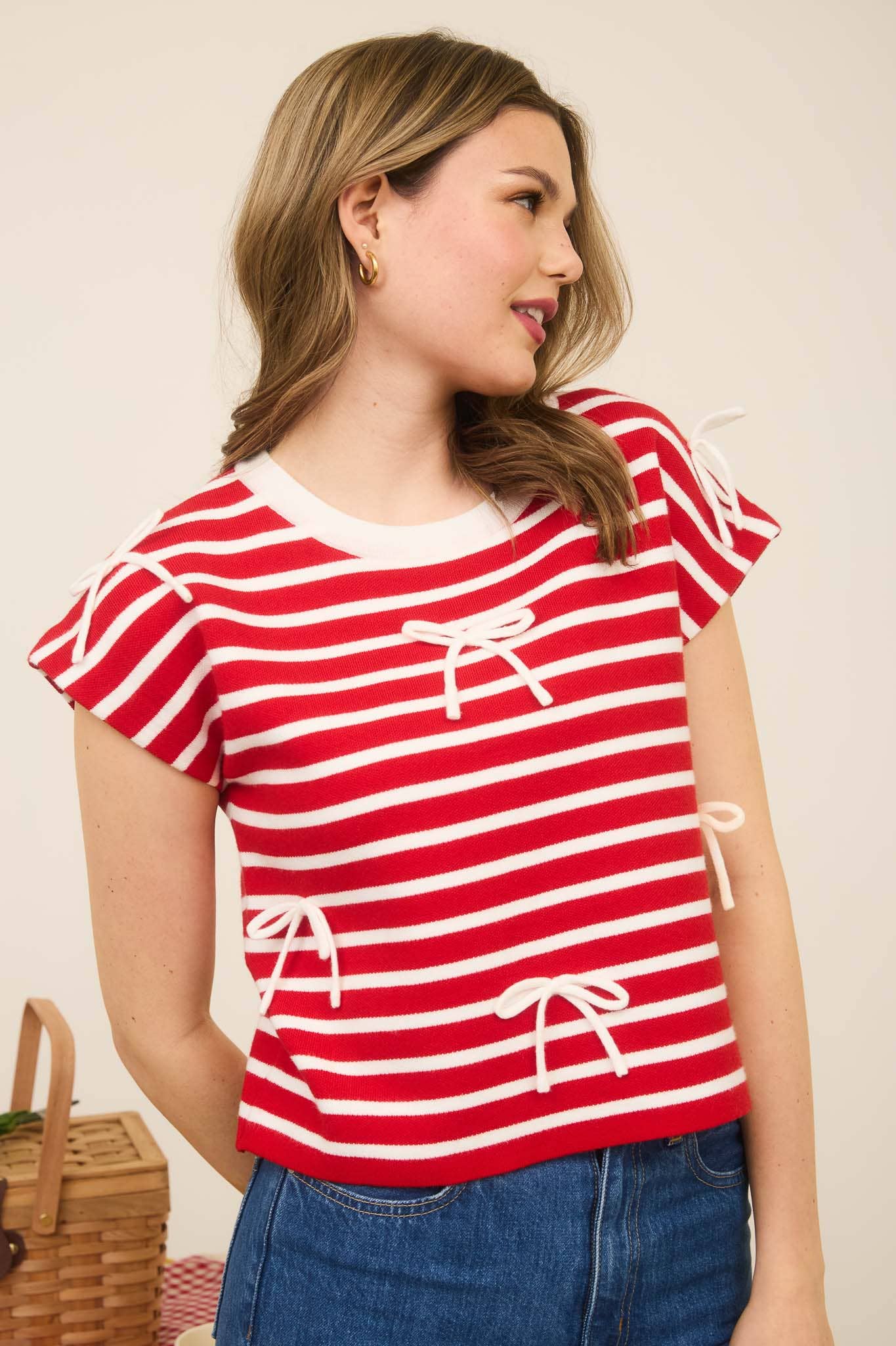 STRIPE BOW DETAIL SHORT SLEEVE KNIT TOP: RED