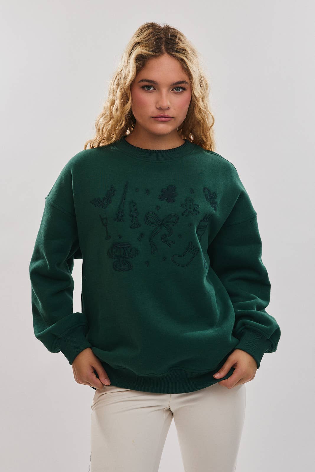 CREW NECK CHRISTMAS GRAPHIC EMBROIDERY SWEATSHIRT